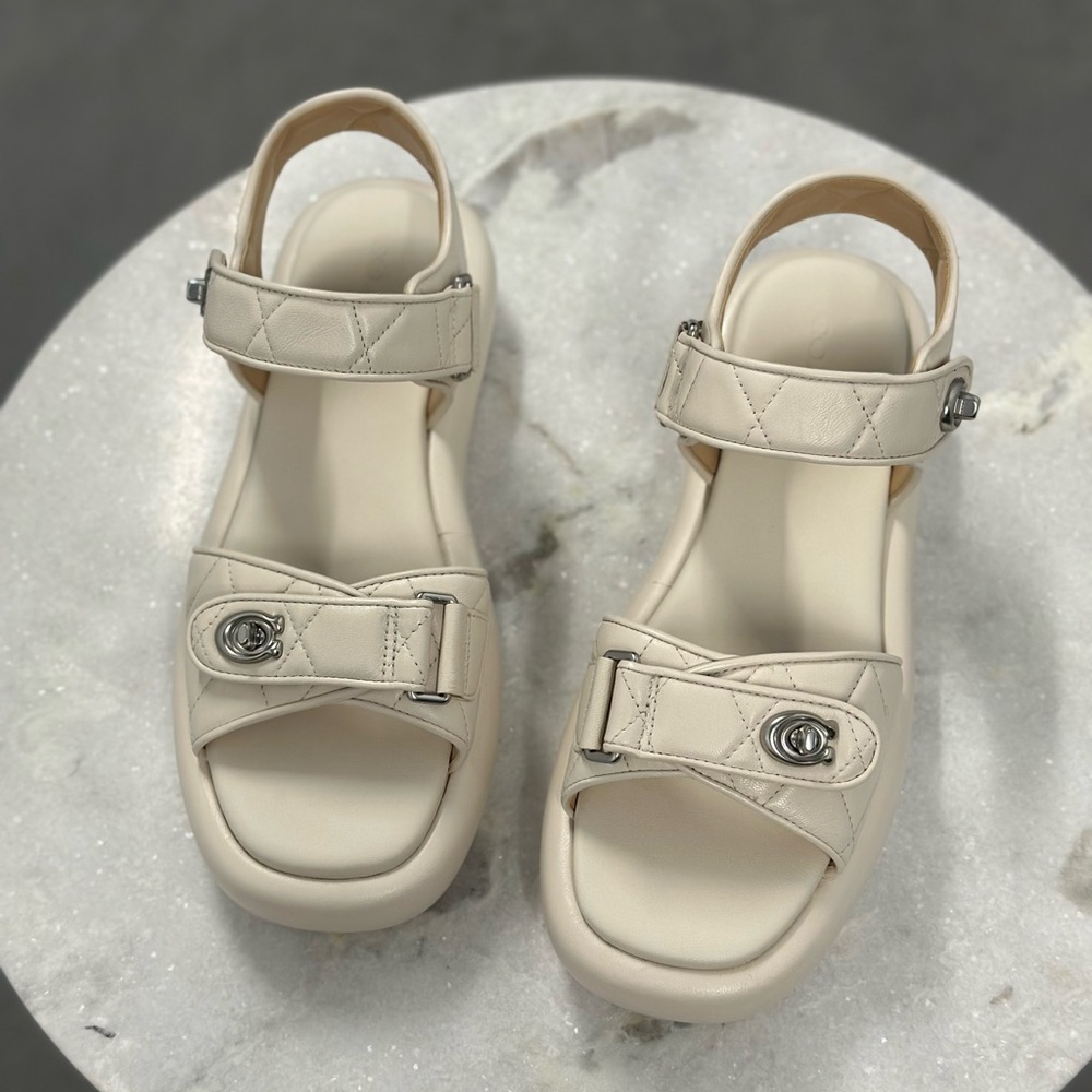 NWT Coach Payton leather sandal size 9 CR977